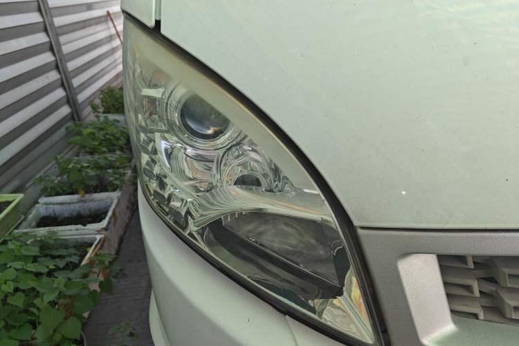 Used Iveco Power Daily 2017 3.0T Deluxe A32 Mid-Roof 6-7 Seater F1CE34818 Right Front Headlight