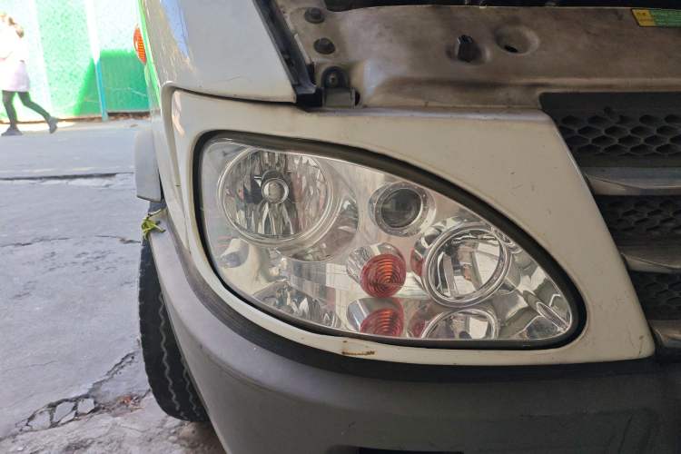 Used Iveco Power Daily 2017 2.5T Classic A32 Mid-Roof 6-7 Seater Bus 47Z5 Right Front Headlight