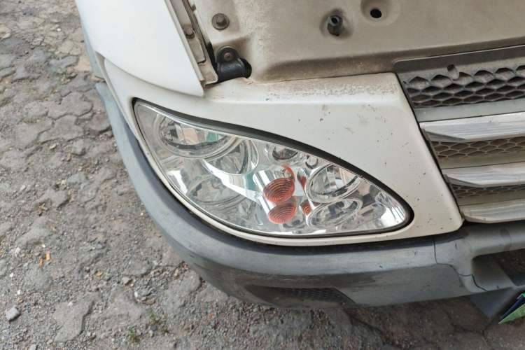 Used Iveco Power Daily 2017 2.5T Classic A32 Mid-Roof 6-7 Seater Bus 47Z5 Right Front Headlight