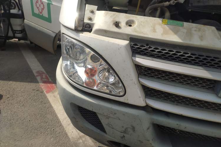 Used Iveco Power Daily 2017 2.5T Classic A32 Mid-Roof 6-7 Seater Bus 47Z5 Right Front Headlight