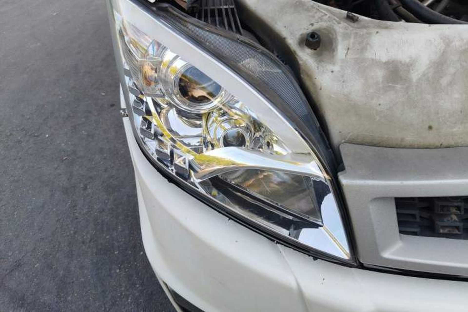 Used Iveco Power Daily 2017 3.0T Deluxe A37 Mid-Roof 6-7 Seater F1CE34818 Passenger Van Right Front Headlight