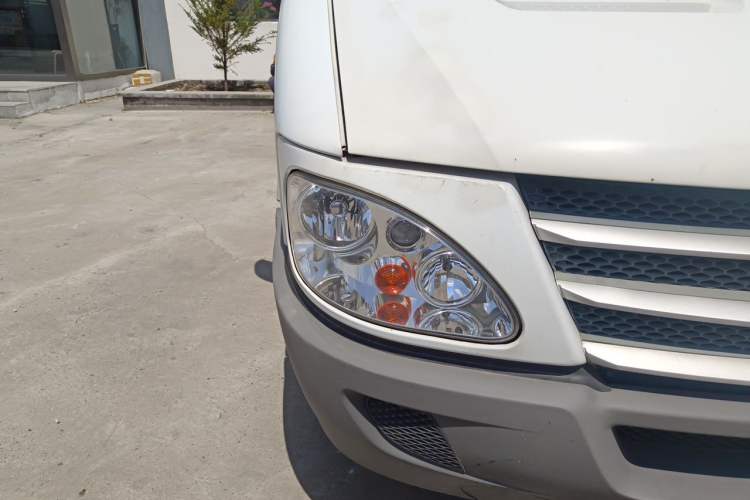 Used Iveco Power Daily 2017 2.5T Classic A37 Mid-Roof 7-Seater Bus 47Z5 Right Front Headlight