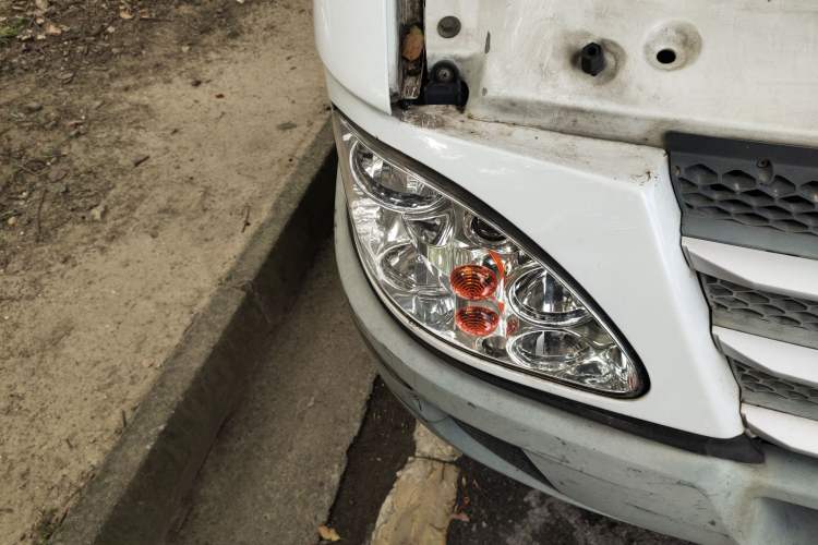 Used Iveco Power Daily 2017 2.5T Deluxe A37 High-Roof 6-7 Seater Bus 47Z5 Right Front Headlight