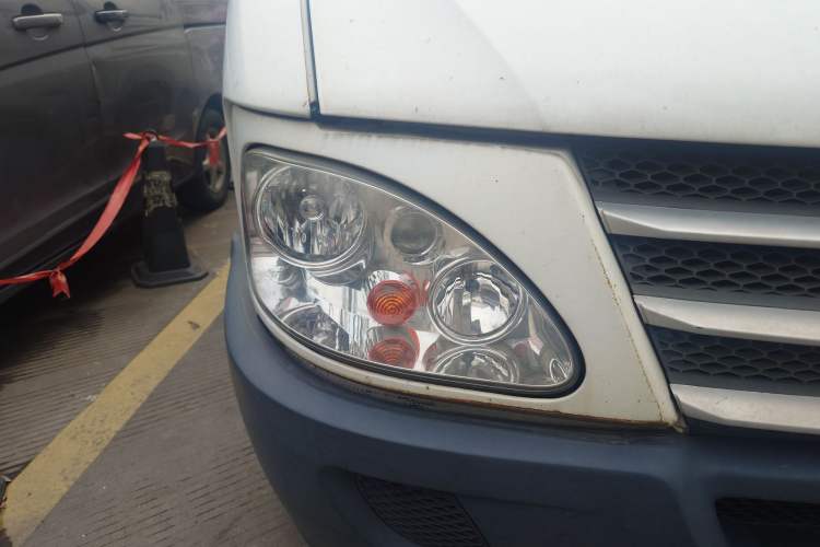 Used Iveco Power Daily 2017 2.5T Classic A32 Mid-Roof 6-7 Seater Bus 47Z5 Right Front Headlight
