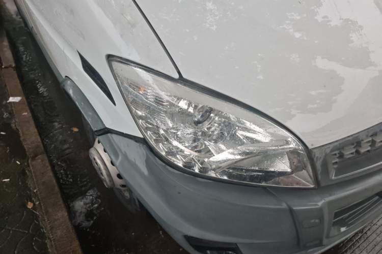 Used Iveco Power Daily 2017 2.5T Deluxe A37 Mid-Roof 6-7 Seater Bus 47Z5 Right Front Headlight
