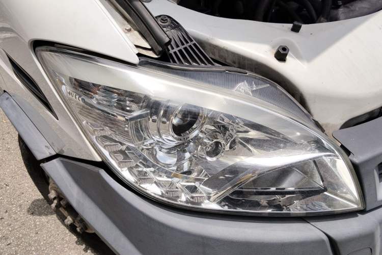 Used Iveco Power Daily 2017 2.5T Deluxe A37 High-Roof 6-7 Seater Bus 47Z5 Right Front Headlight