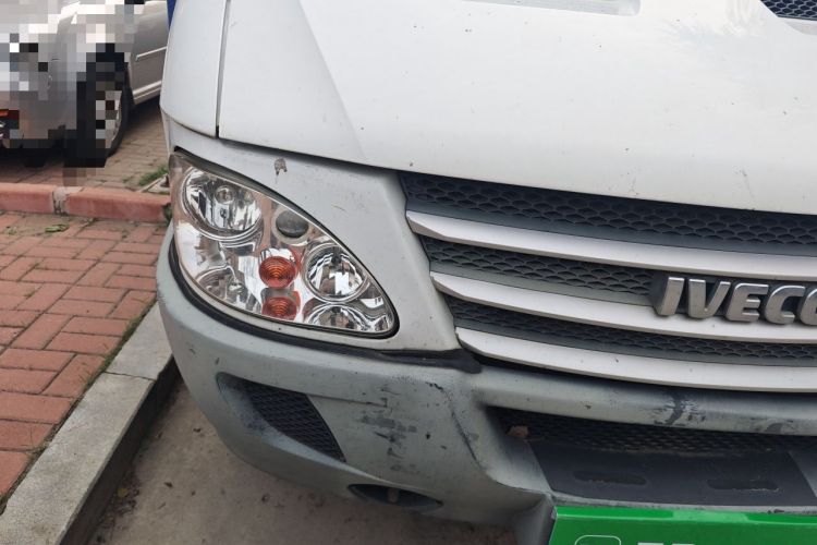 Used Iveco Power Daily 2017 2.5T Classic A37 Mid-Roof 7-Seater Bus 47Z5 Right Front Headlight