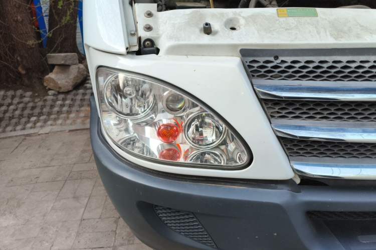 Used Iveco Power Daily 2017 2.5T Deluxe A37 High-Roof 6-7 Seater Bus 47Z5 Right Front Headlight