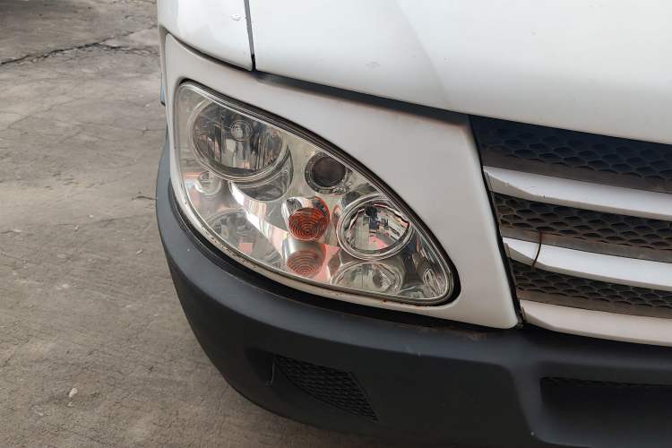 Used Iveco Power Daily 2017 2.5T Classic A32 Mid-Roof 6-7 Seater Bus 47Z5 Right Front Headlight