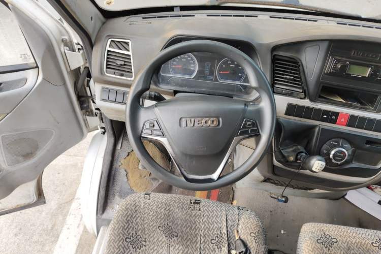 Used Iveco Power Daily 2017 2.5T Deluxe A37 High-Roof 6-7 Seater Bus 47Z5 Steering Wheel