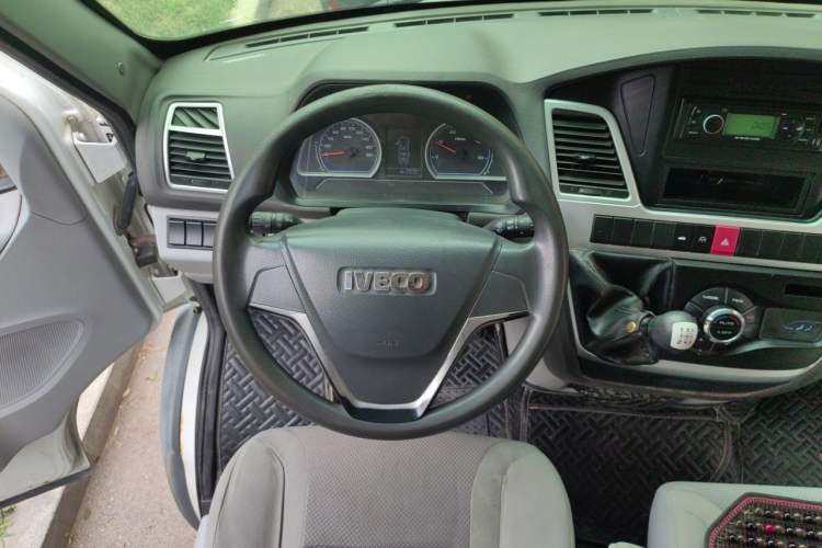 Used Iveco Power Daily 2017 2.5T Classic A32 Mid-Roof 6-7 Seater Bus 47Z5 Steering Wheel