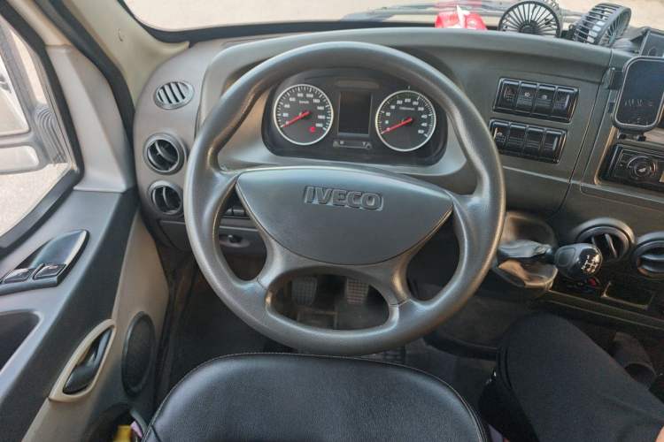 Used Iveco Power Daily 2017 2.5T Classic A32 Mid-Roof 6-7 Seater Bus 47Z5 Steering Wheel