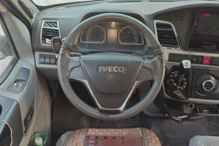 Used Iveco Power Daily 2017 2.5T Deluxe A37 High-Roof 6-7 Seater Bus 47Z5 Steering Wheel