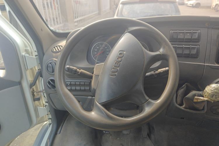 Used Iveco Power Daily 2017 2.5T Classic A32 Mid-Roof 6-7 Seater Bus 47Z5 Steering Wheel