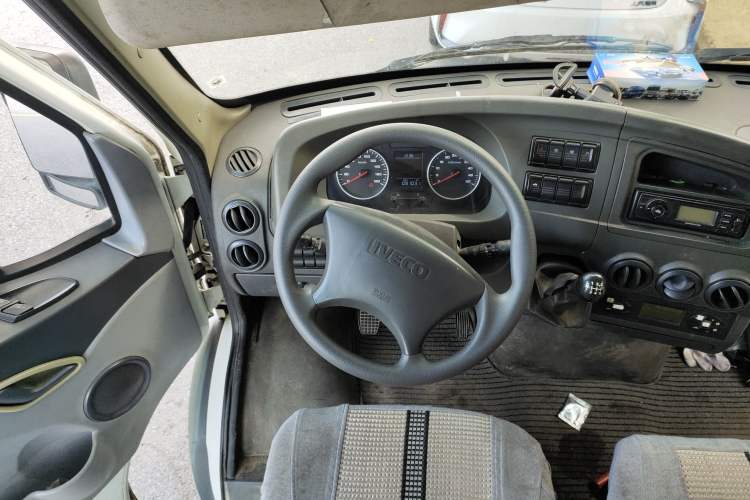 Used Iveco Power Daily 2017 2.5T Deluxe A37 High-Roof 6-7 Seater Bus 47Z5 Steering Wheel
