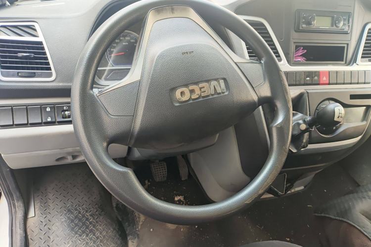 Used Iveco Power Daily 2017 2.5T Deluxe A37 High-Roof 6-7 Seater Bus 47Z5 Steering Wheel