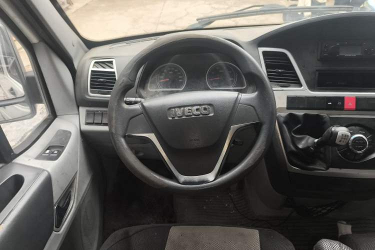 Used Iveco Power Daily 2017 2.5T Classic A37 High-Roof 7-Seater Passenger Van 47Z5 Steering Wheel