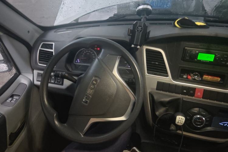 Used Iveco Power Daily 2017 2.5T Deluxe A37 Mid-Roof 6-7 Seater Bus 47Z5 Steering Wheel