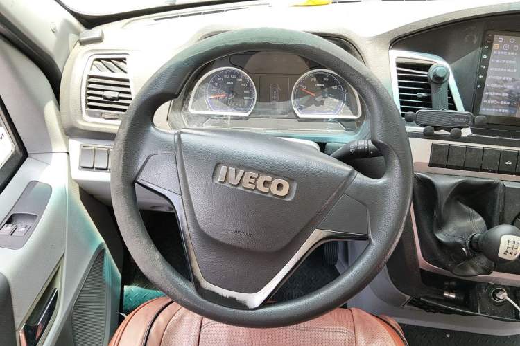 Used Iveco Power Daily 2017 2.5T Deluxe A37 High-Roof 6-7 Seater Bus 47Z5 Steering Wheel