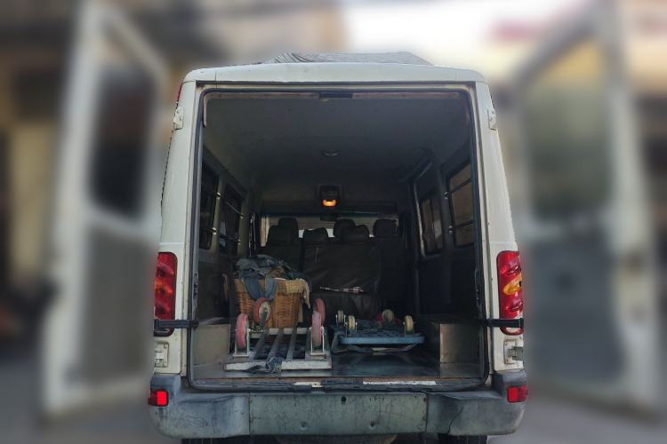 Used Iveco Power Daily 2017 2.5T Classic A32 Mid-Roof 6-7 Seater Bus 47Z5 Trunk