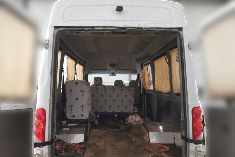 Used Iveco Power Daily 2017 2.5T Classic A37 High-Roof 7-Seater Passenger Van 47Z5 Trunk