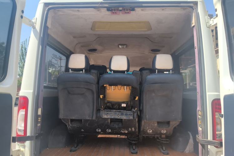 Used Iveco Power Daily 2017 2.5T Classic A32 Mid-Roof 6-7 Seater Bus 47Z5 Trunk