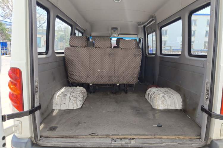 Used Iveco Power Daily 2017 2.5T Classic A37 Mid-Roof 7-Seater Bus 47Z5 Trunk