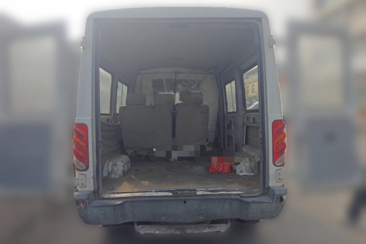 Used Iveco Power Daily 2017 2.5T Classic A32 Mid-Roof 6-7 Seater Bus 47Z5 Trunk