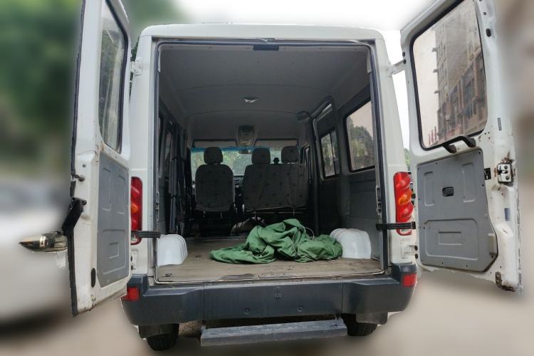 Used Iveco Power Daily 2017 2.5T Classic A32 Mid-Roof 6-7 Seater Bus 47Z5 Trunk