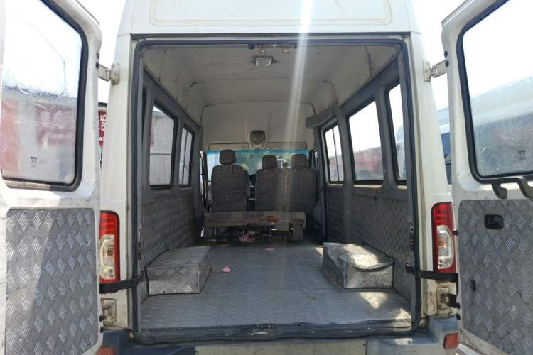 Used Iveco Power Daily 2017 2.5T Deluxe A37 High-Roof 6-7 Seater Bus 47Z5 Trunk