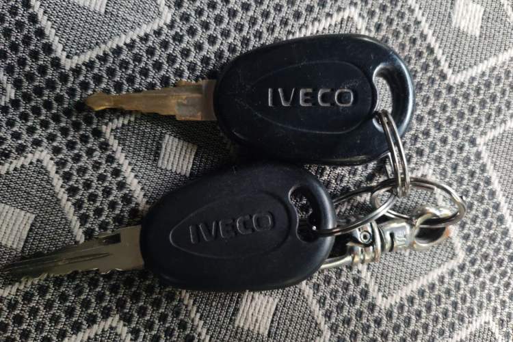 Used Iveco Power Daily 2017 2.5T Deluxe A32 Mid-Roof 5-7 Seater 47Z5 Passenger Van Vehicle Key