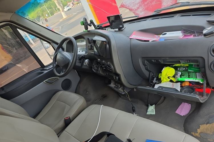 Used Iveco Power Daily 2018 EL46 Less-Than-Truckload Logistics Vehicle 78 kWh 4 Doors Center Console