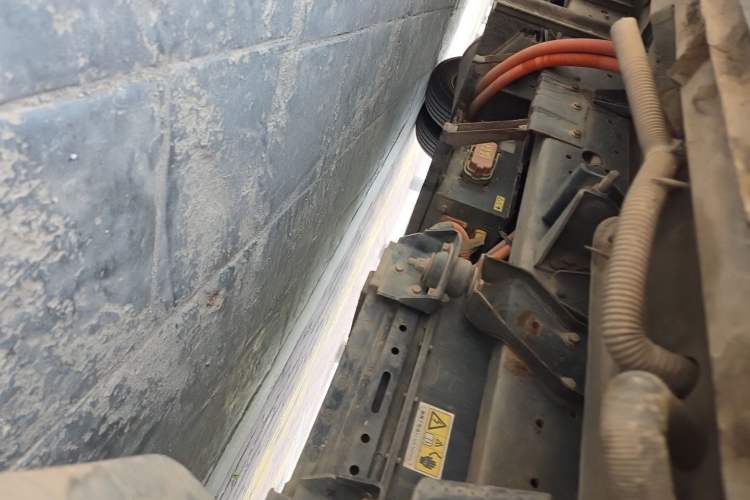 Used Iveco Power Daily 2018 EL46 Less-Than-Truckload Logistics Vehicle 78 kWh 4 Doors Chassis Front Right