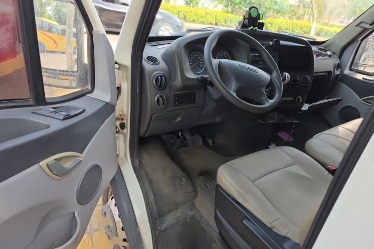 Used Iveco Power Daily 2018 EL46 Less-Than-Truckload Logistics Vehicle 78 kWh 4 Doors Driver Seat