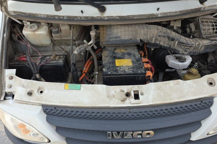 Used Iveco Power Daily 2018 EL46 Less-Than-Truckload Logistics Vehicle 78 kWh 4 Doors Engine Bay