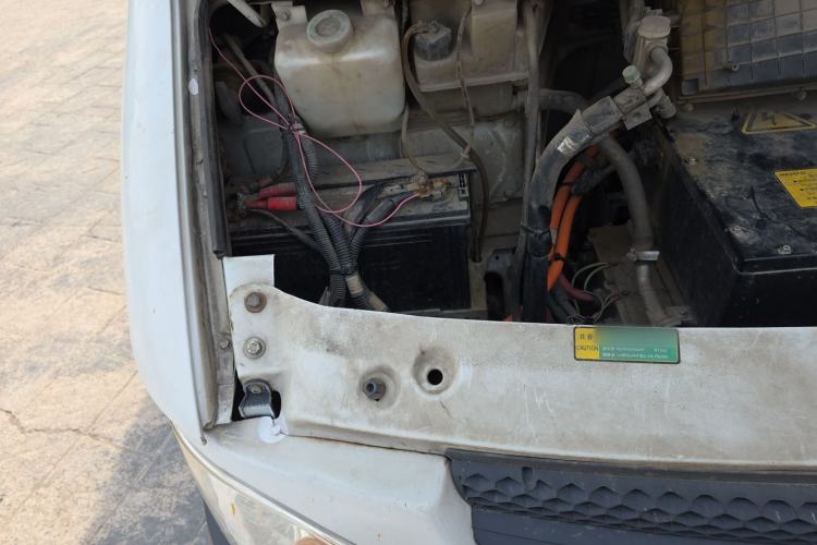 Used Iveco Power Daily 2018 EL46 Less-Than-Truckload Logistics Vehicle 78 kWh 4 Doors Engine Bay Right