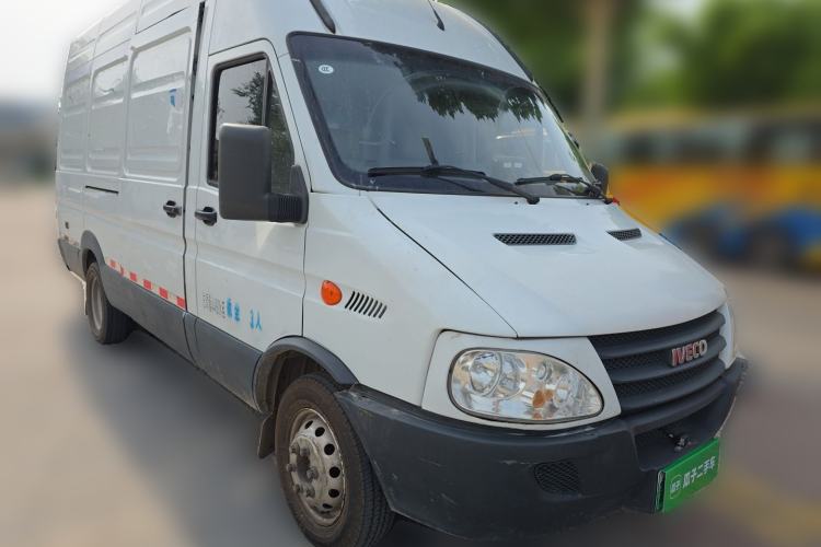Used Iveco Power Daily 2018 EL46 Less-Than-Truckload Logistics Vehicle 78 kWh 4 Doors Front Right 45 Deg