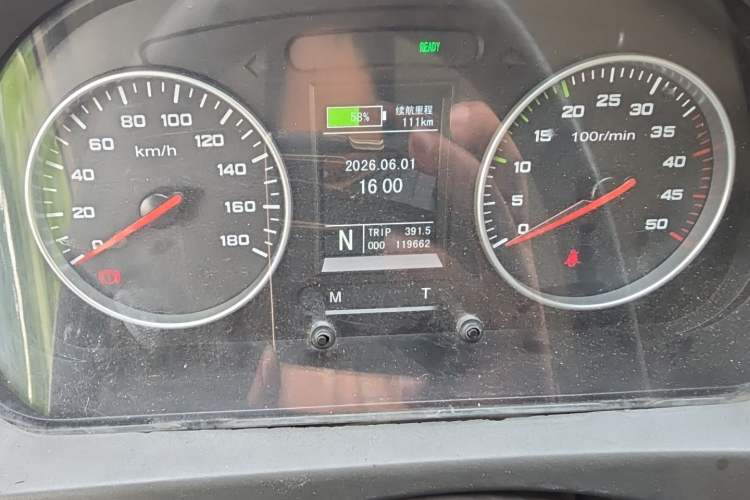 Used Iveco Power Daily 2018 EL46 Less-Than-Truckload Logistics Vehicle 78 kWh 4 Doors Odometer Close Up