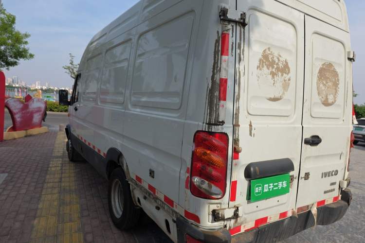 Used Iveco Power Daily 2018 EL46 Less-Than-Truckload Logistics Vehicle 78 kWh 4 Doors Rear Left 45 Deg