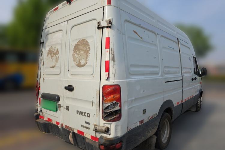 Used Iveco Power Daily 2018 EL46 Less-Than-Truckload Logistics Vehicle 78 kWh 4 Doors Rear Right 45 Deg