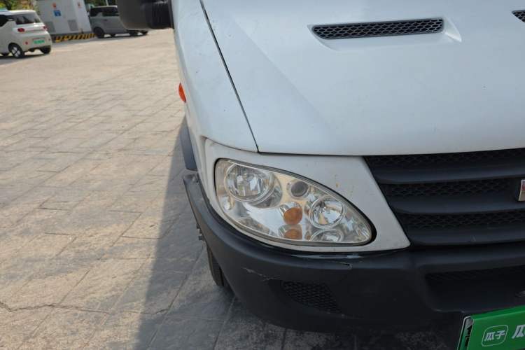 Used Iveco Power Daily 2018 EL46 Less-Than-Truckload Logistics Vehicle 78 kWh 4 Doors Right Front Headlight