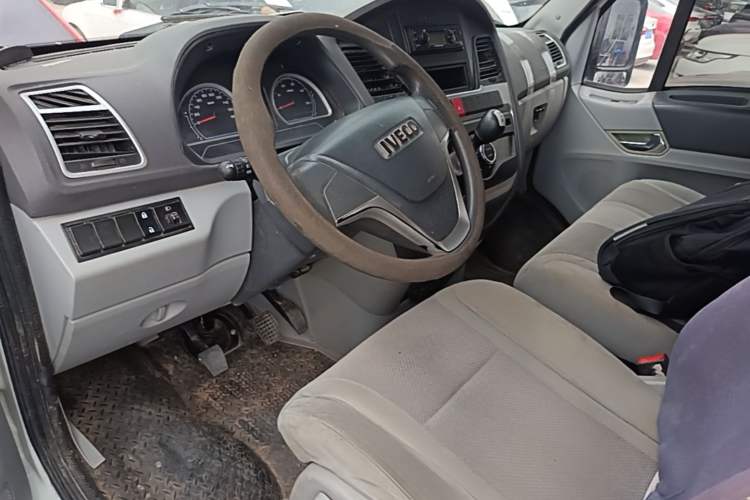 Used Iveco Power Daily  Center Console