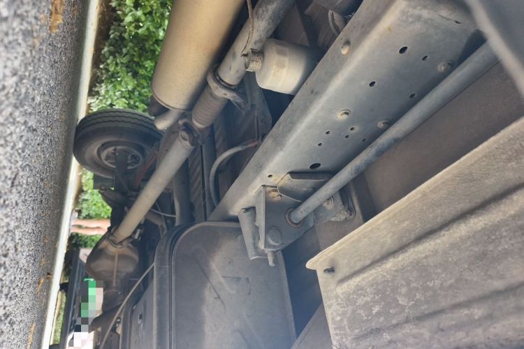 Used Iveco Turin 2009 2.5T-A32 Base Version Chassis Front Left