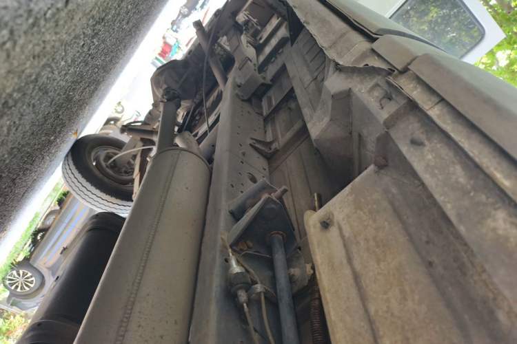 Used Iveco Turin 2009 2.5T-A32 Base Version Chassis Front Right