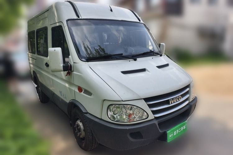 Used Iveco Turin 2009 2.5T-A32 Base Version Front Right 45 Deg