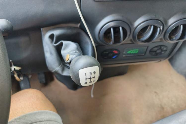 Used Iveco Turin 2009 2.5T-A32 Base Version Gear Lever