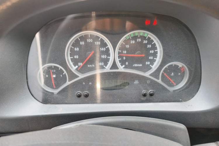 Used Iveco Turin 2009 2.5T-A32 Base Version Instrument Cluster
