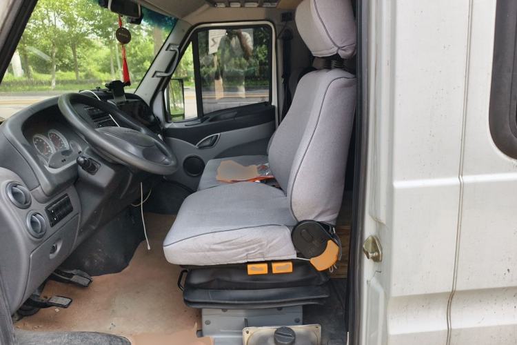 Used Iveco Turin 2009 2.5T-A32 Base Version Left Front Seat