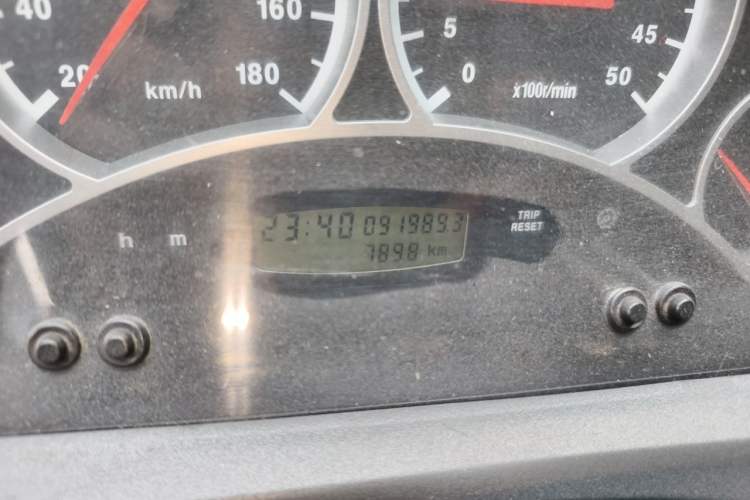 Used Iveco Turin 2009 2.5T-A32 Base Version Odometer Close Up