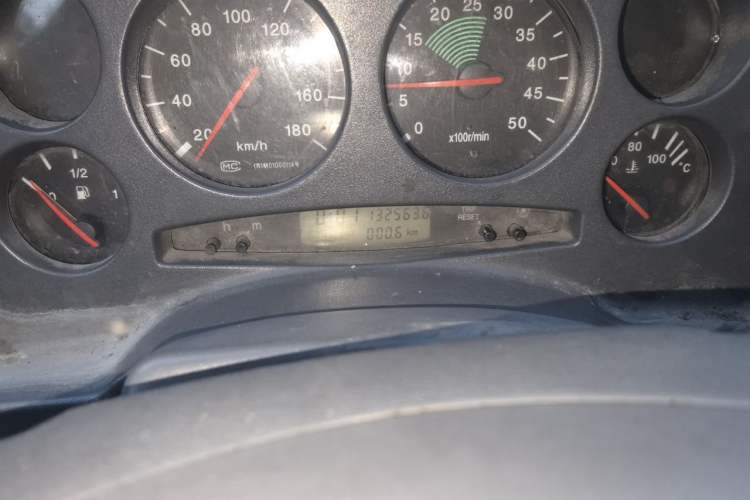 Used Iveco Turin 2009 2.8T-V39 Basic High-Roof Version Odometer Close Up